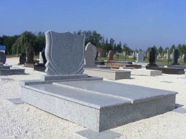 Kettes síremlékek - Kőcentrum