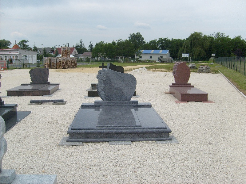 Kettes síremlékek - Kőcentrum